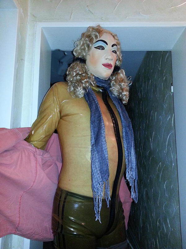 Gummipuppe009